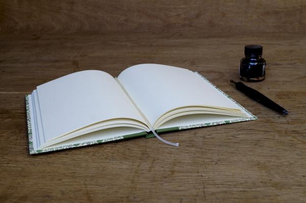 high-quality sketchbook with fine paper for writing and drawing, handmade by Papeterie Schreibweise